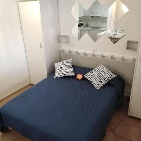 House Lilu - Luminoso Monolocale Apartman Arona  Kültér fotó
