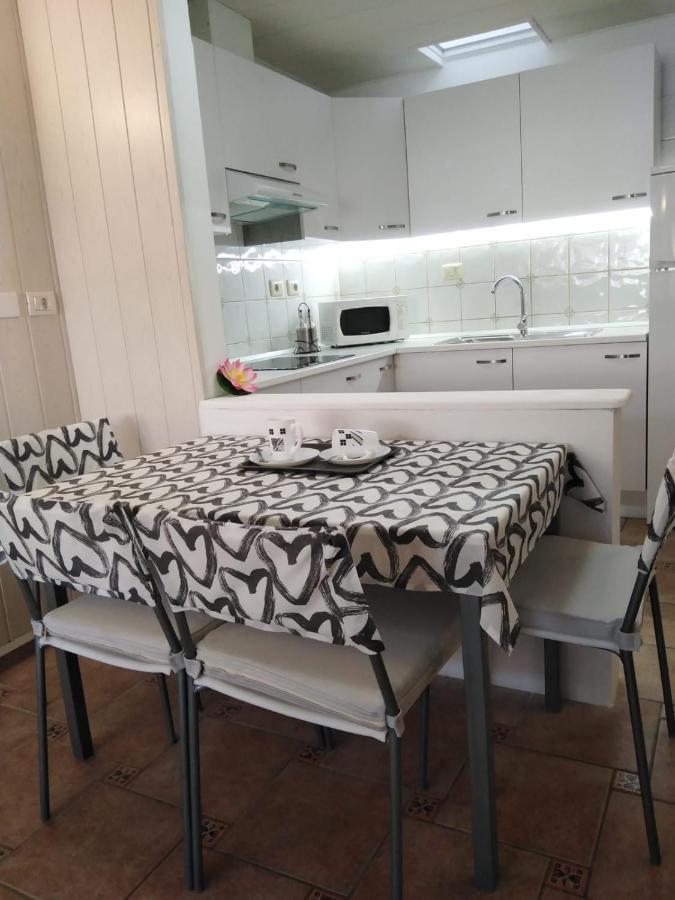 House Lilu - Luminoso Monolocale Apartman Arona  Kültér fotó