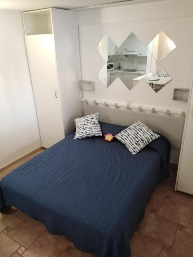 House Lilu - Luminoso Monolocale Apartman Arona  Kültér fotó