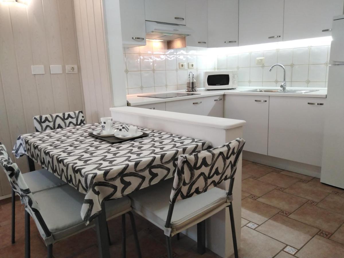 House Lilu - Luminoso Monolocale Apartman Arona  Kültér fotó